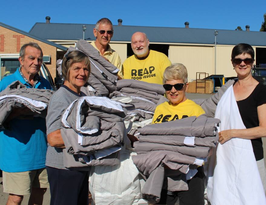 Ray Tynan, Philip Jacobs, Peter Buggy, Chris Tynan, Gai Jacobs and Janet Keller collecting blankets brought from Sydney by Bobbins Transport.