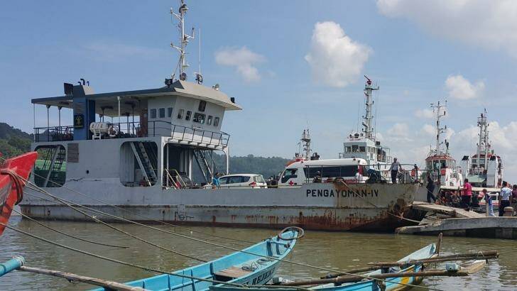 The ambulance transporting Zulfiqar Ali to Nusakambangan boards a ferry at Cilacap's port.  Photo: Amilia Rosa