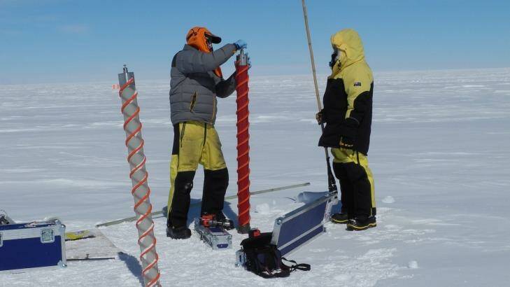 Australian scientists obtaining ice core samples from Aurora Basin, East Antarctica. Photo: Tony Fleming, Australian Antarctic Division