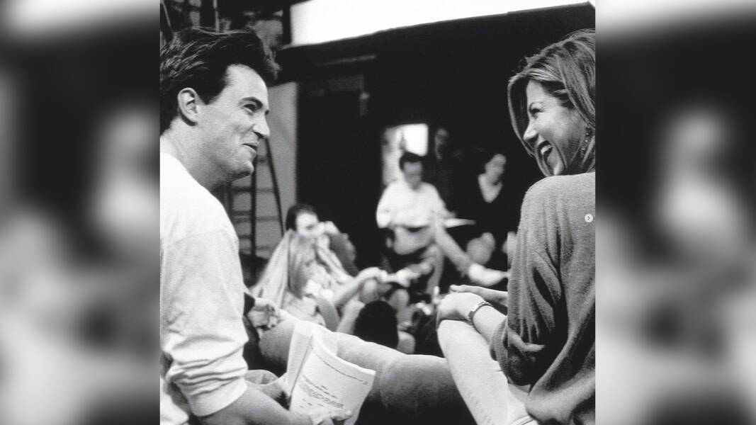 Matthew Perry and Jennifer Aniston on the set of the sitcom Friends. Picture by Instagram/@jenniferaniston