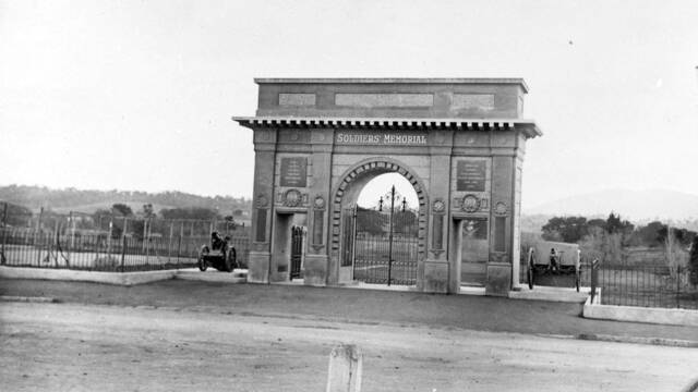 The Bega Soldiers' Memorial in the 1920s shortly after its completion. Picture via the Australian War Memorial