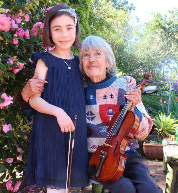Amélie Ziino ready to play the restored violin for Alice Grantham. 