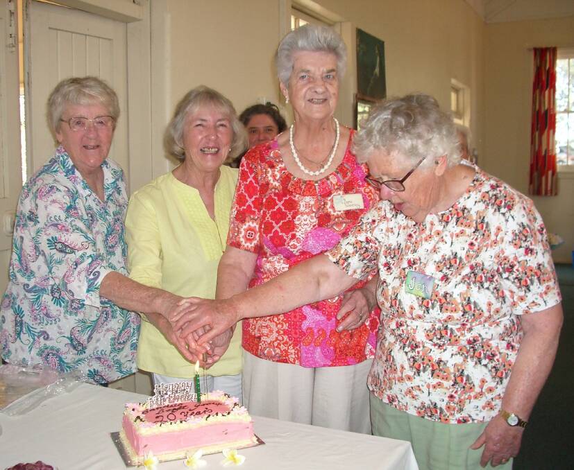 Candelo Craft group cut the 20th birthday cake.