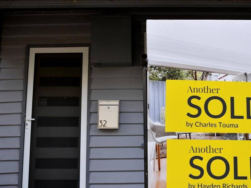 One analyst says most capitals will see flat or weaker house prices in 2024 as higher rates bite. (Bianca De Marchi/AAP PHOTOS)