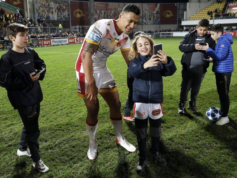Catalans' Israel Folau posed for selfies with young fans after his debut in the Super League.