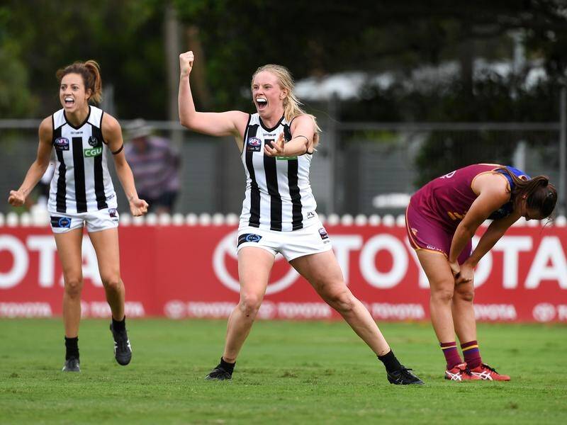 Sarah D'Arcy (C) was one of five Collingwood goalkickers in the AFLW win over Brisbane.